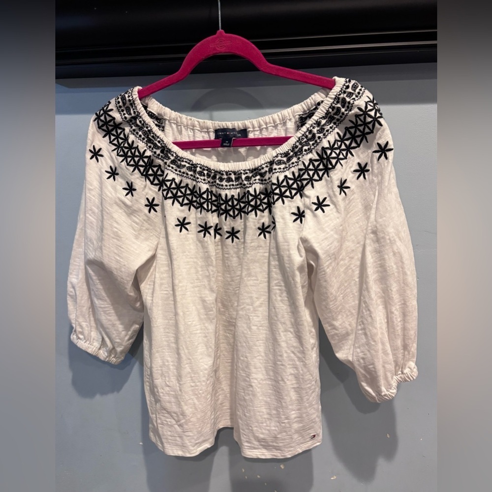 Tommy Hilfiger Women's Black and‎ white Boho style peasant blouse Size Medium